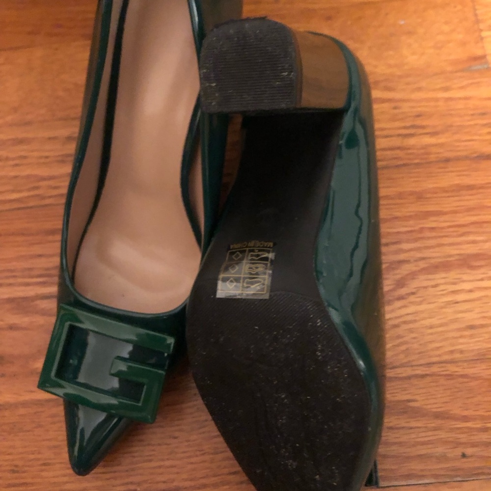 Elegant Green Patent Leather Pumps - Picture 4 of 5